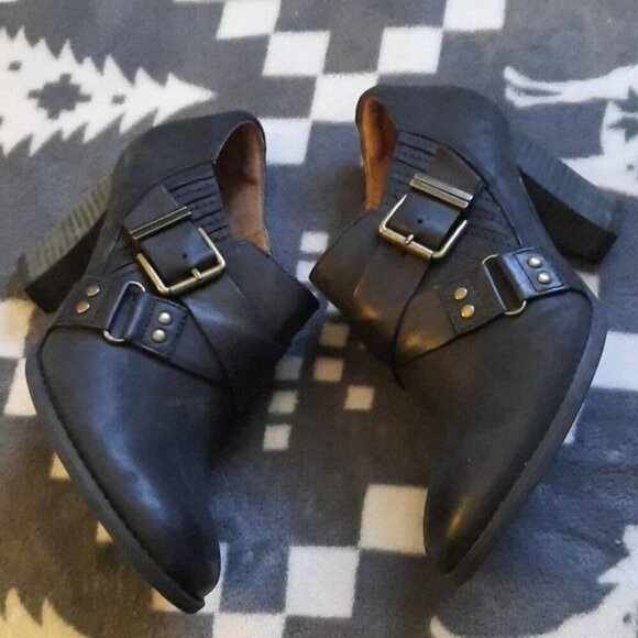 Clarks Indigo Black Buckle Zipper 3 Inches Block Heel Ankle Bootie Size 7.5 - Picture 3 of 16